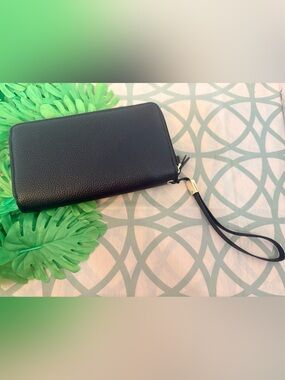 4/$25 • Black Pebbled Leather Double Zipper Wallet Wristlet